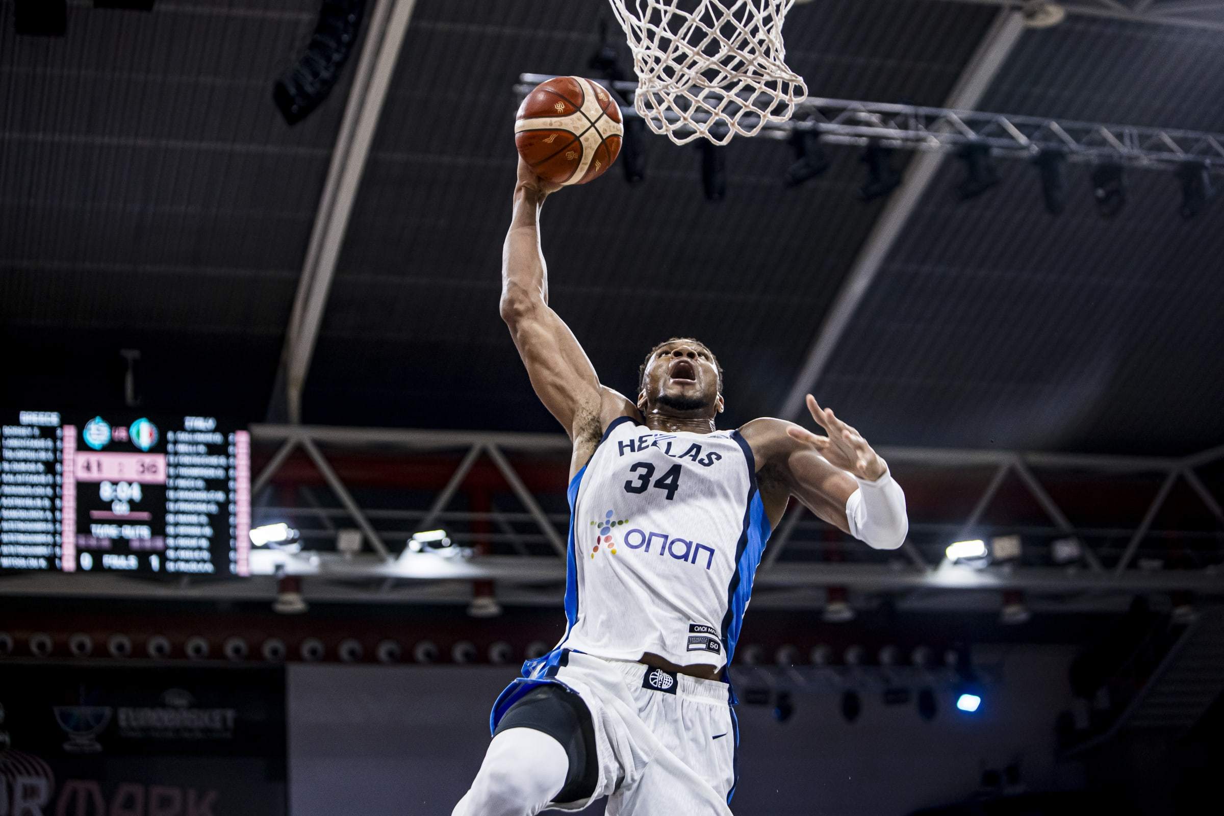 字母哥连续五场比赛得分超过惊险取胜，西班牙队挑战极限！的简单介绍开云官网