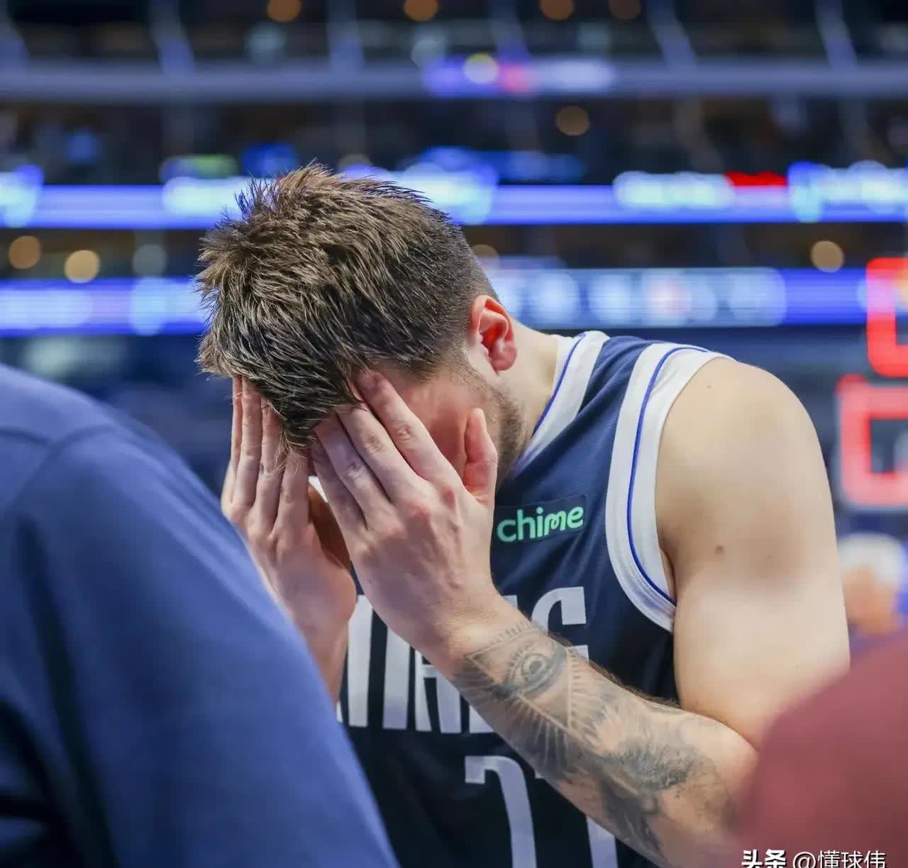 东契奇在切尔西比赛中败北，败北引发热议！(东契奇出战)